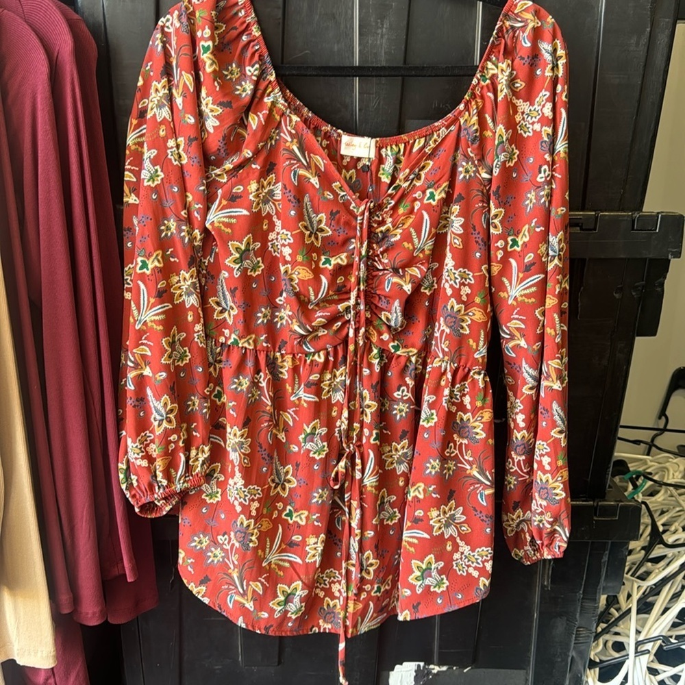 Nwt Cierra floral blouse